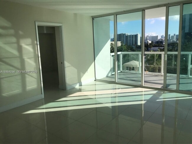 Foto del edificio - 1861 NW S River Dr