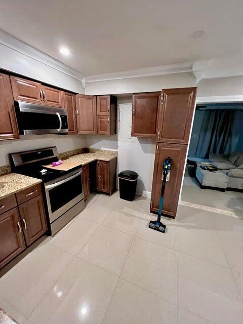 Foto del edificio - 340 W Blue Heron Blvd