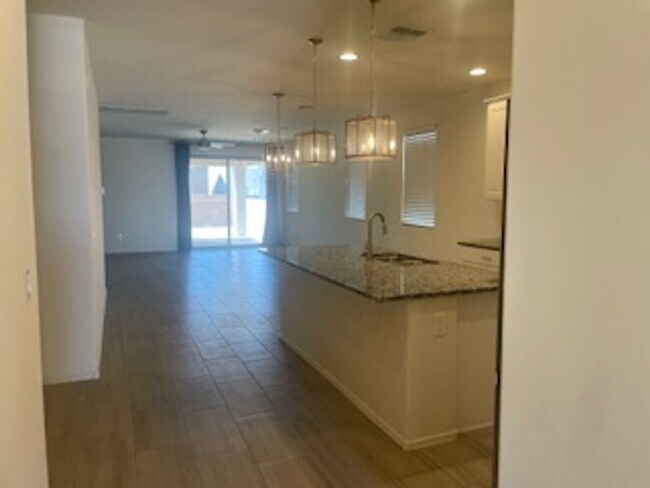 Building Photo - Brand new home in Marana with spacious flo...