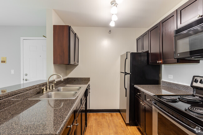 1BR, 1BA - 732SF - Kitchen - Windsor Estate Apartments