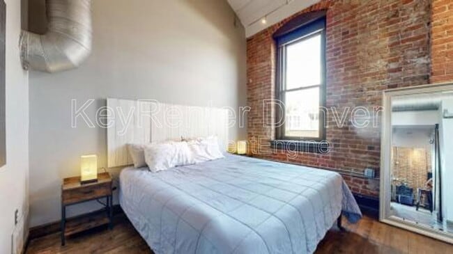 Building Photo - 3233 Osage St