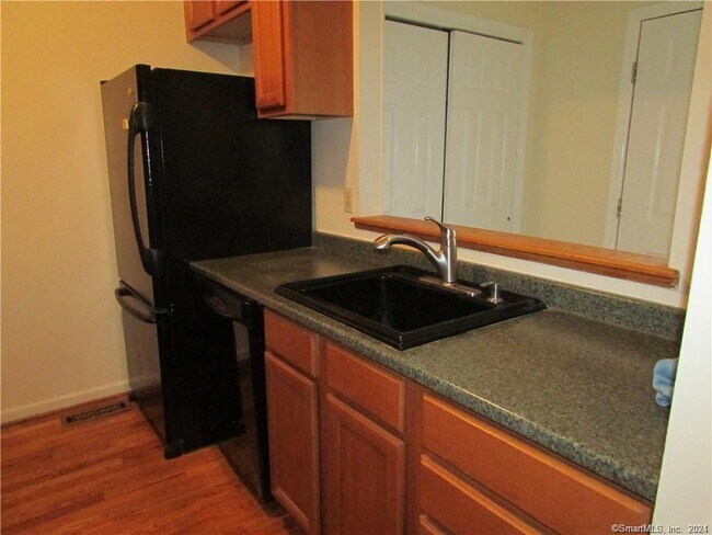 Foto del edificio - 59 Old Post Rd