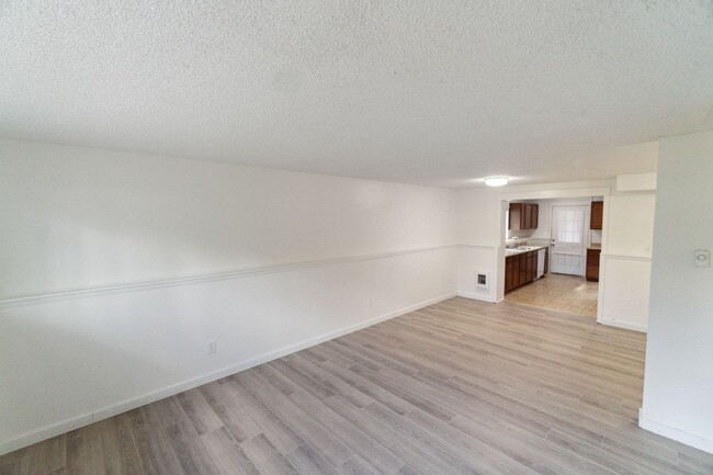 Foto del edificio - 4 Bed 2 Bath Duplex in Spokane Valley!!