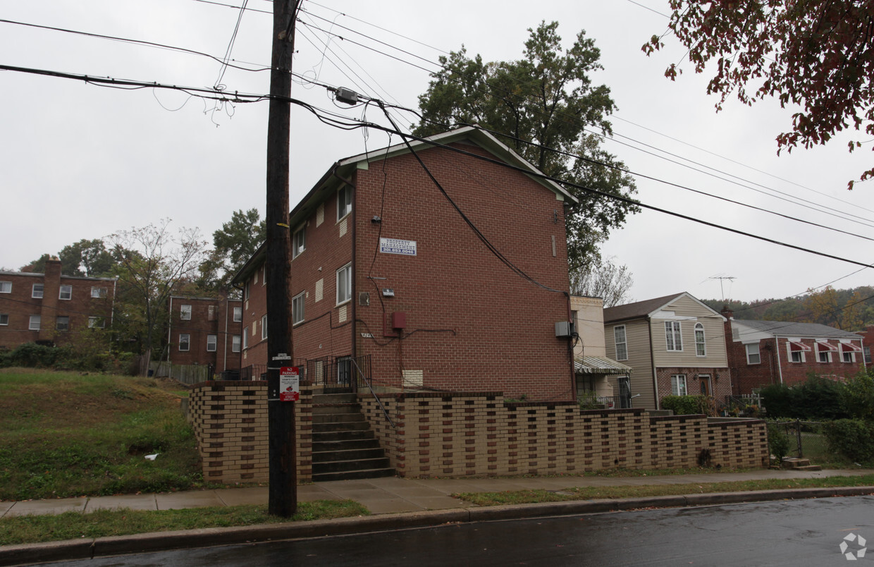 Foto del edificio - 4241 Foote St NE