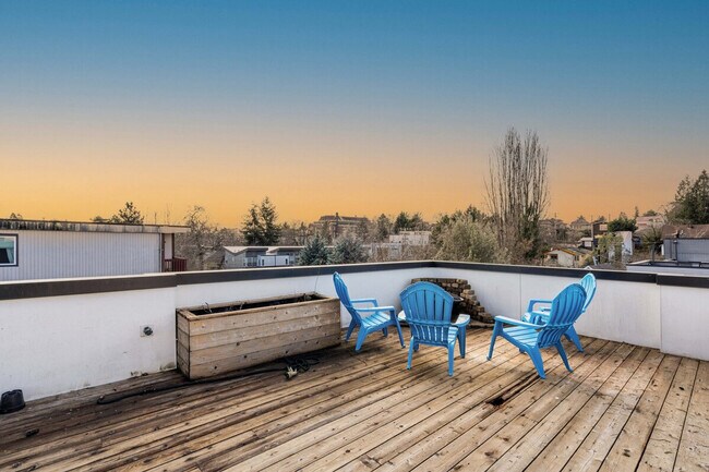 Foto del edificio - 2214 E Terrace St