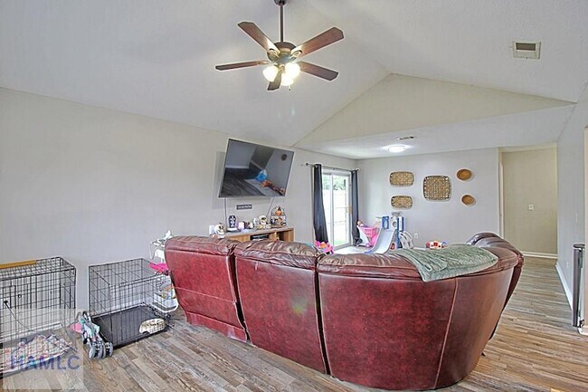 Foto del edificio - 1567 Pendleton Dr