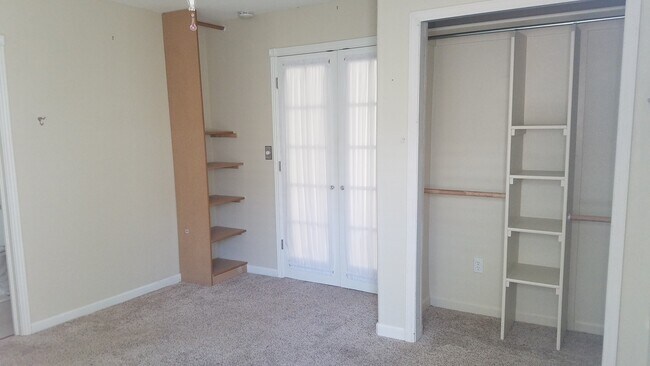 Building Photo - 2 bedroom 1 bath