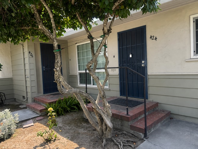 Building Photo - 426 N Olive Ave