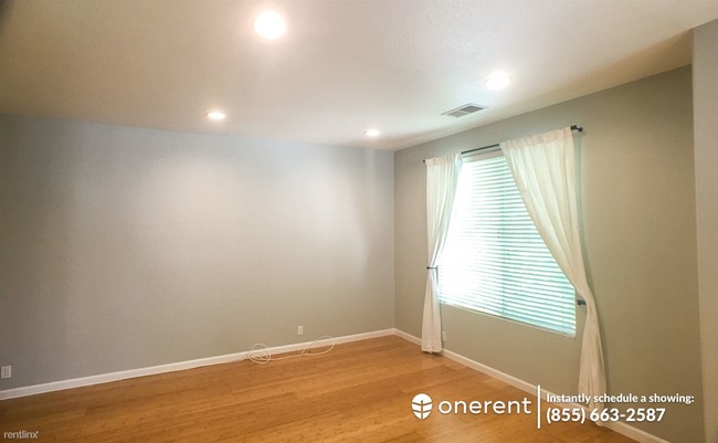 Building Photo - 1 br, 1 bath Condo - 465 Navaro Way #223 -