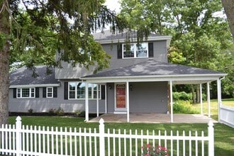 Building Photo - 406 Edna Ave
