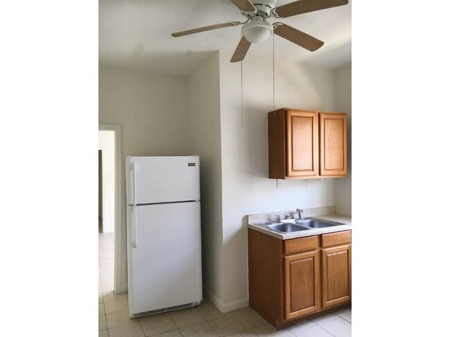 Building Photo - 8630 Apricot St