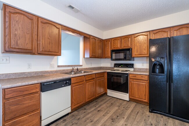 Foto del edificio - 385 Hawthorne Oaks Way