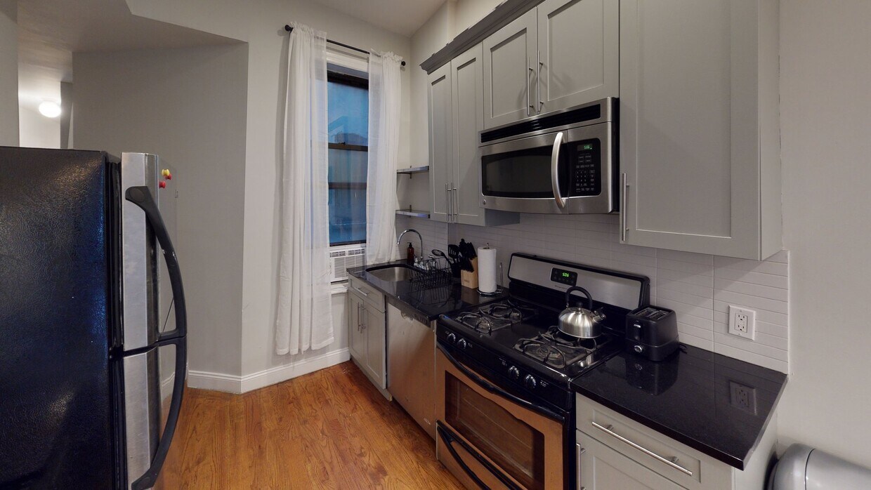 Photo - Private bedroom in 4 bed/1 bath Home