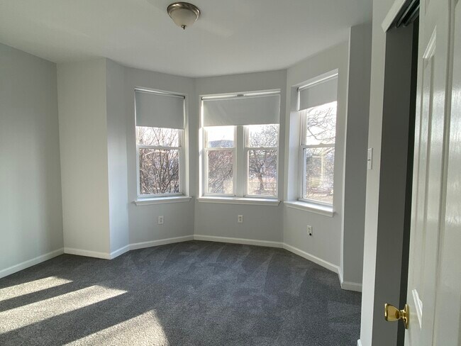 Building Photo - 4949 Catharine St
