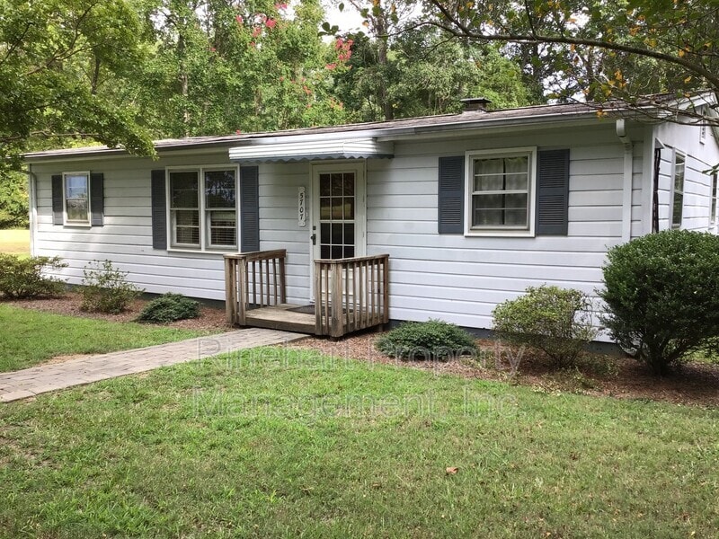 Foto del edificio - 5707 Mt Gallant Rd