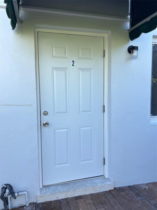 Foto del edificio - 1831 NE 56th St