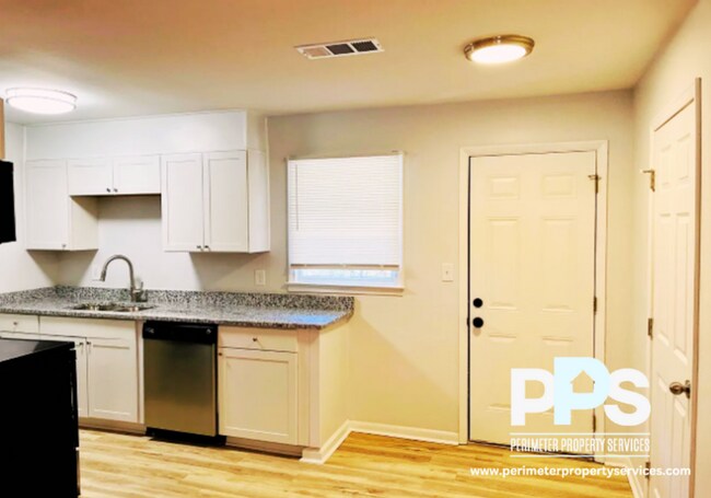 Foto del edificio - 6127-6129 E Fayetteville Dr