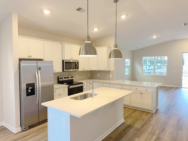 Building Photo - 192 Standing Oaks Dr