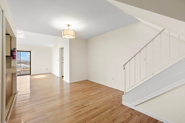 Foto del edificio - 6415 Liberty Ave