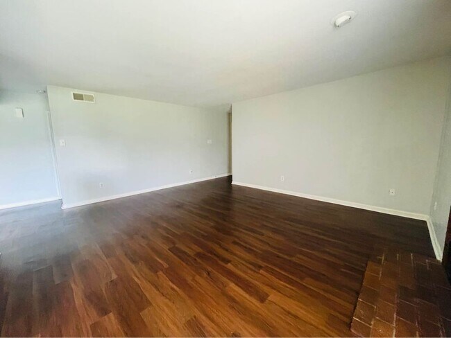 Building Photo - 5718 Dockside Dr