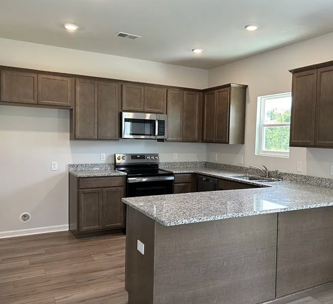 Building Photo - 131 Freesia Dr