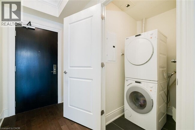 Building Photo - 1717 Avenue Rd