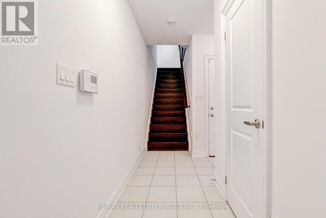 Photo du bâtiment - 290 Royalton Common