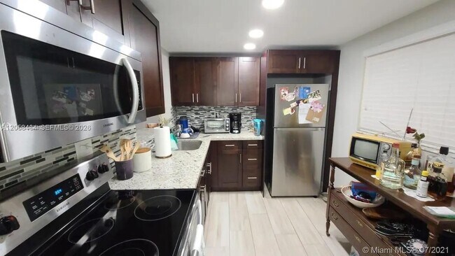 Foto del edificio - 8015 SW 107th Ave