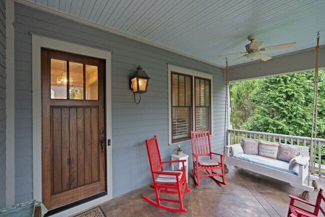 Building Photo - 4-Bed/3.5-Bath Charmer near Historic Downtown Franklin