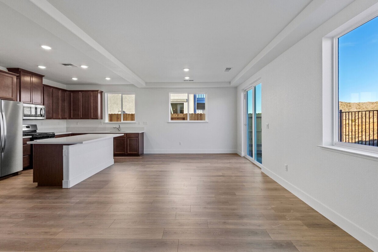 Foto principal - 4 BED | 3 BATH | SINGLE-STORY