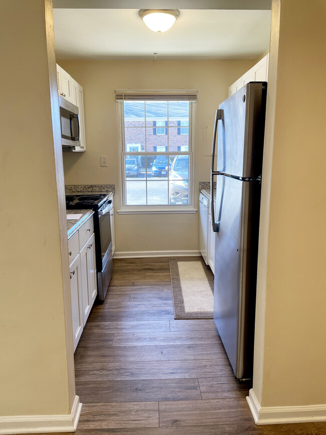 Kitchen - 1018 Barclay Sq