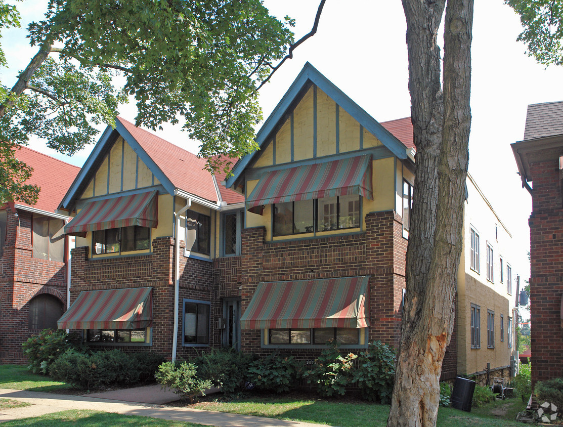 Building Photo - 5013-5015 Wyandotte St