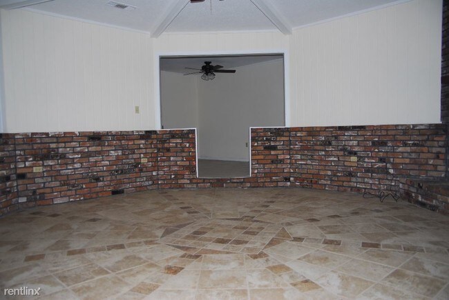 Building Photo - 3 br, 2 bath House - 104 Big Sky Dr