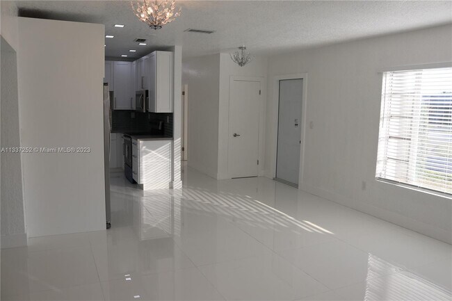 Foto del edificio - 45 NW 164th St