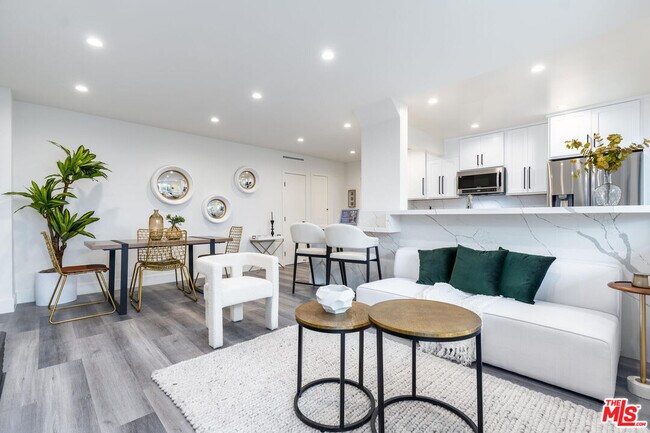 Foto del edificio - 1262 N Sweetzer Ave