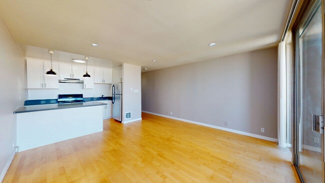 Building Photo - 653 Kansas St
