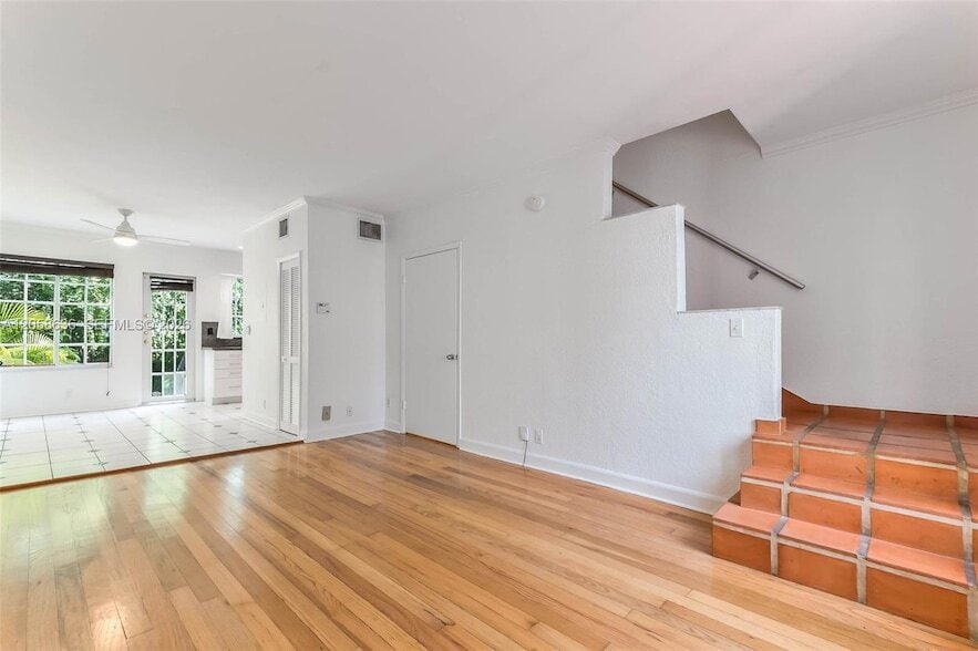 Photo - 21 Madeira Avenue Unit 18