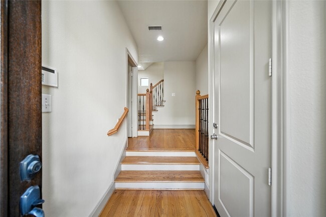 Foto del edificio - 2318 Camden Dr
