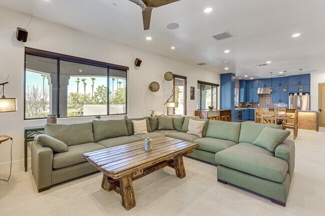 Building Photo - 2800 Cholla Pl
