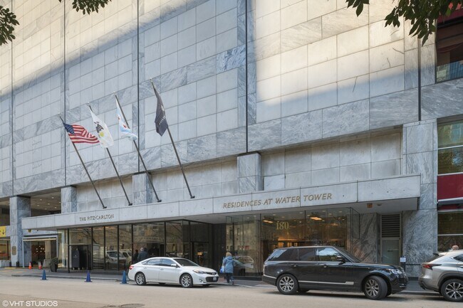 Foto del edificio - 180 E Pearson St