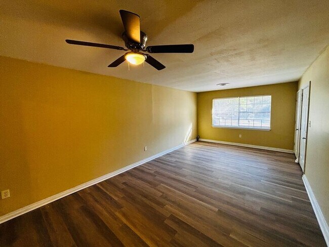 Foto del edificio - 1368 Dorgan St