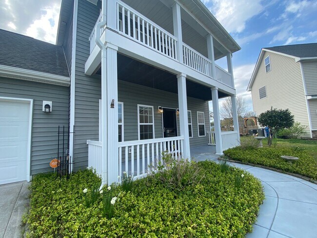 Building Photo - Beautiful 4 bedroom 3.5 bath home in Sneads Ferry - Landing at Mill Creek Community