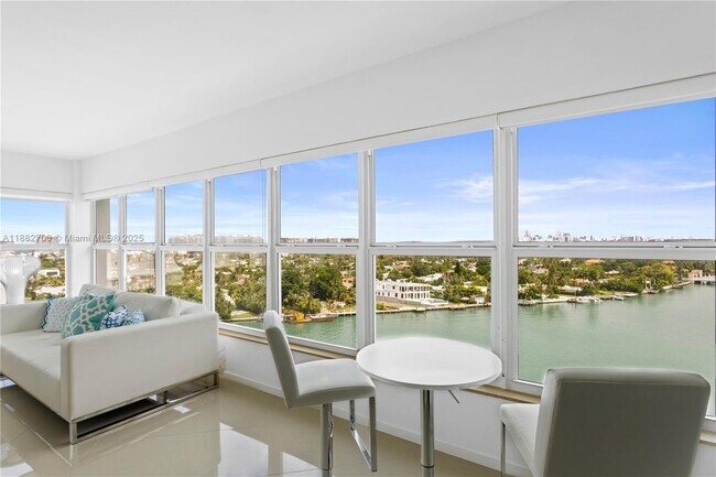 Foto del edificio - 9100 W Bay Harbor Dr