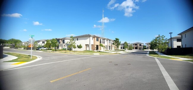 Building Photo - 110 NW 11th Ct