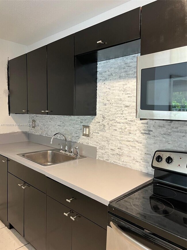 Foto del edificio - 4200 NW 79th Ave