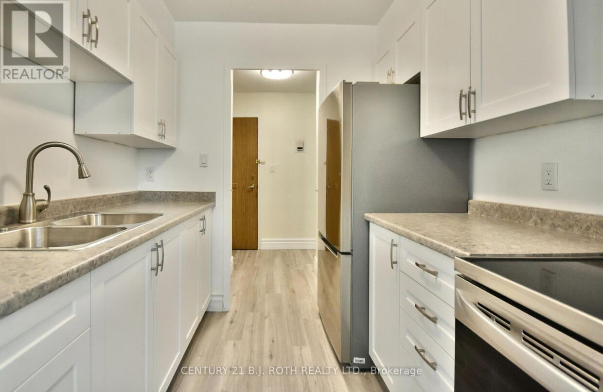 Photo principale - 2-22 Grove St E
