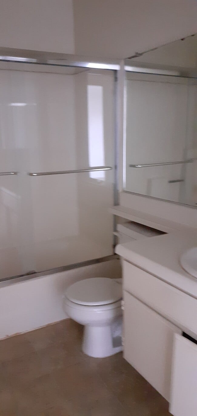 Bathroom - 3635 Veteran Ave
