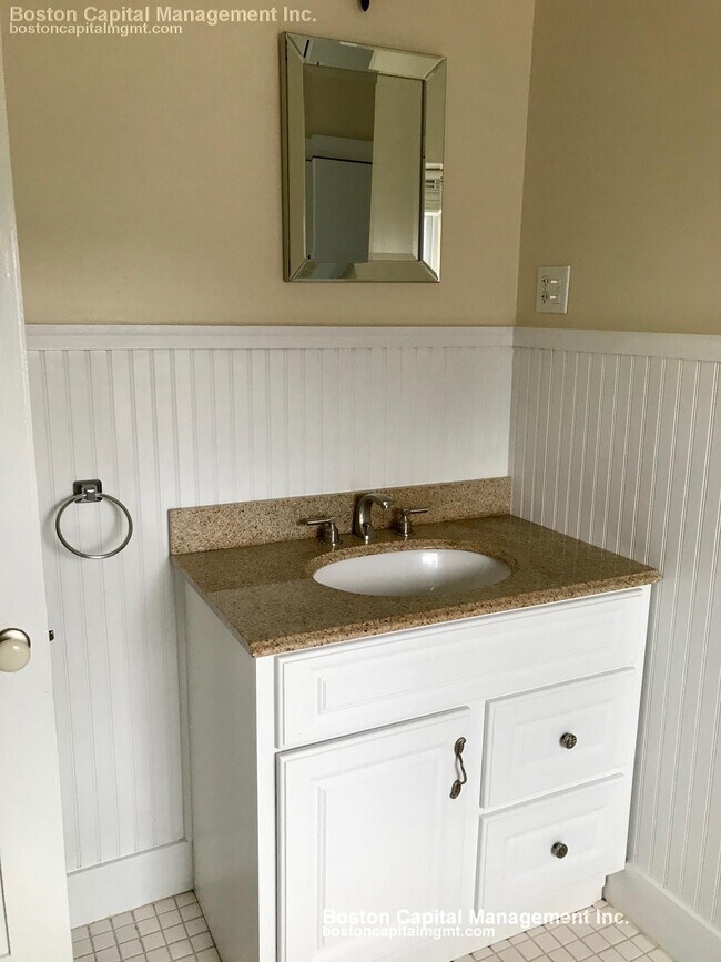 Foto del edificio - 674 Main St