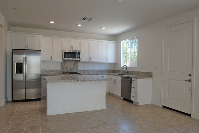 Foto del edificio - 41515 Stanford Rd