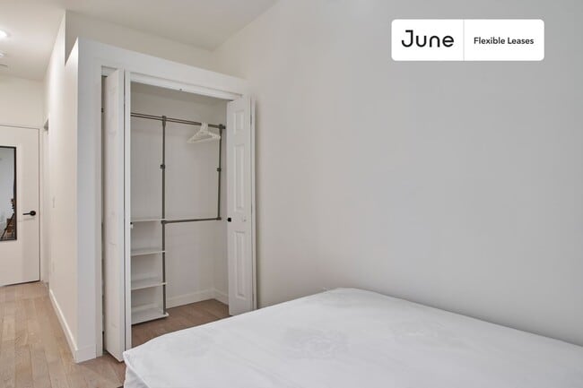 Building Photo - Charming Private ROOM with Bathroom in Manhattan